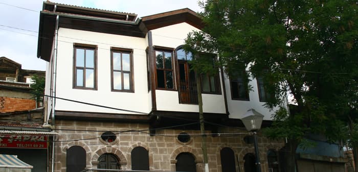 Ankara Anafarlara Caddesindeki ahşap bina restorasyonu
